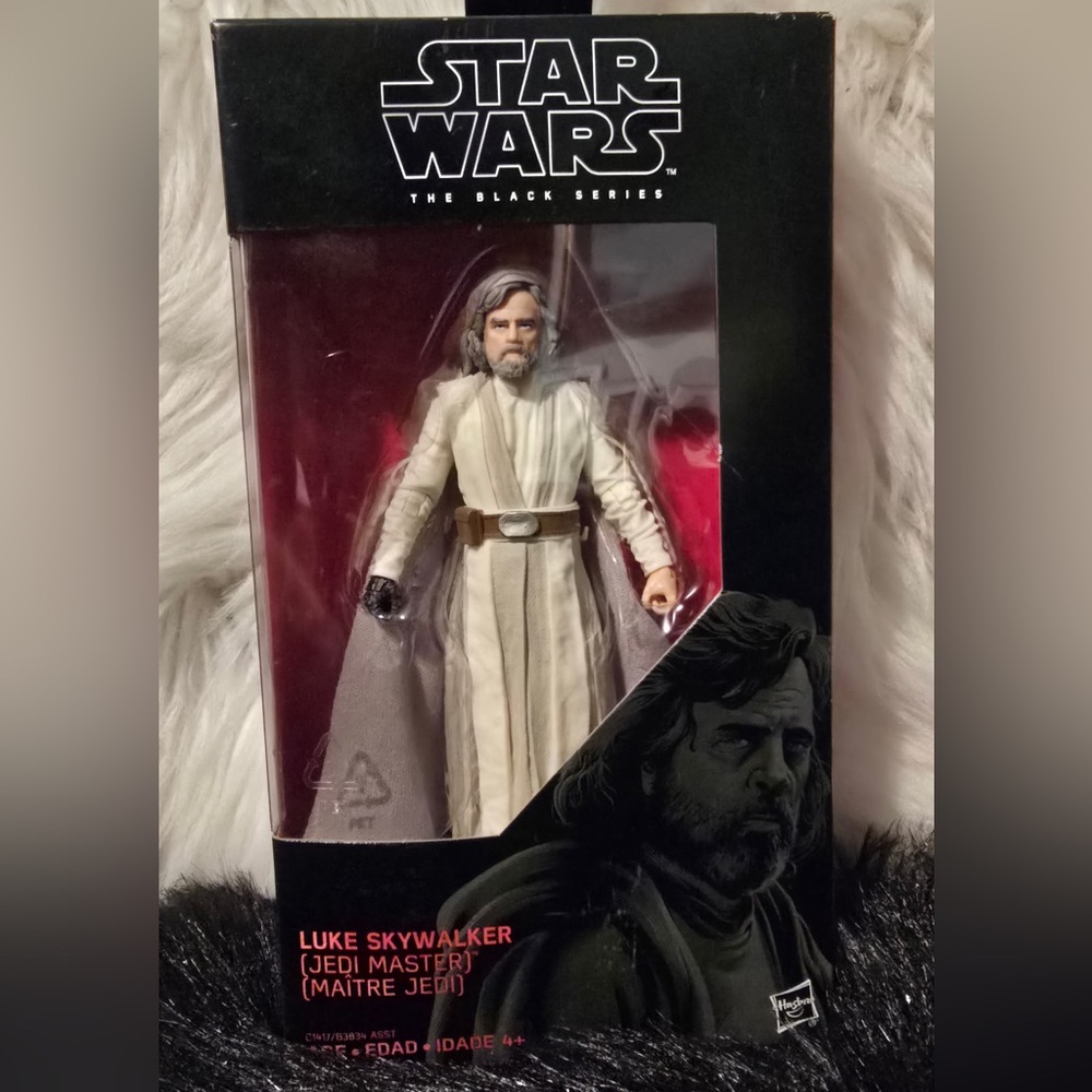 Hasbro Star Wars Luke Skywalker Action Figure - The Black Series